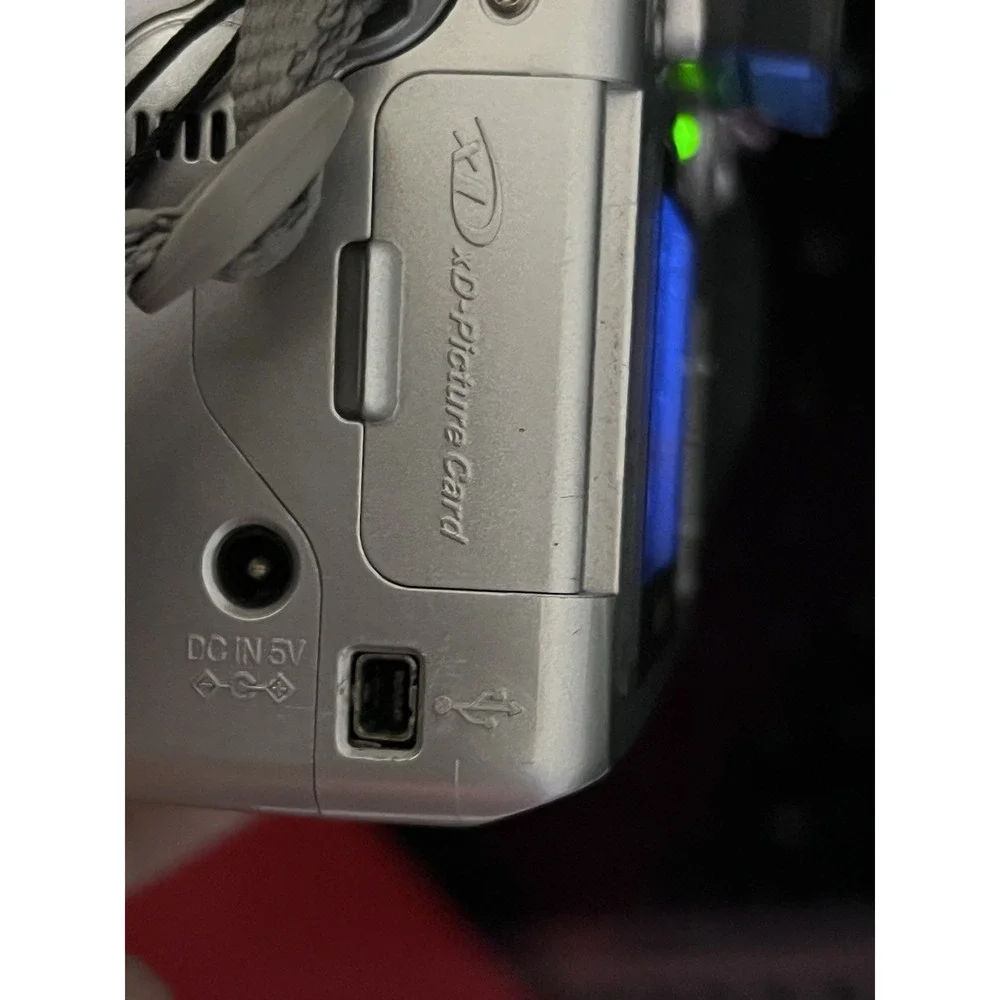 Fuji‎ Finepix 3800 3.2 megapixel Camera Tested and Working!